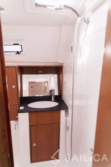 Bavaria 40 Cruiser - Yacht Charter Sailica