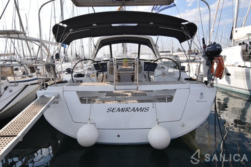 Oceanis 45 - Yacht Charter Sailica