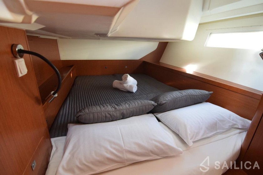 Oceanis 45 - Yacht Charter Sailica