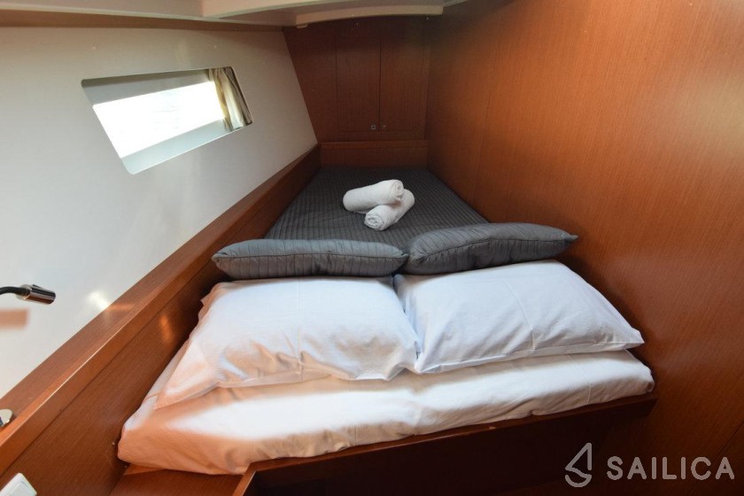 Oceanis 45 - Yacht Charter Sailica