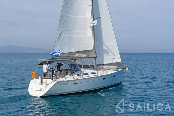Oceanis 393 - Yacht Charter Sailica
