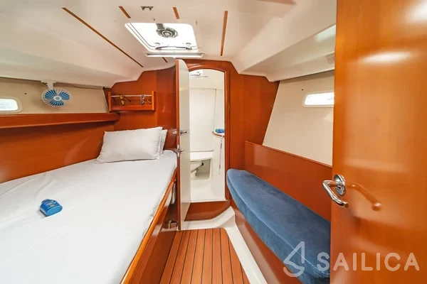 Oceanis 393 - Yacht Charter Sailica