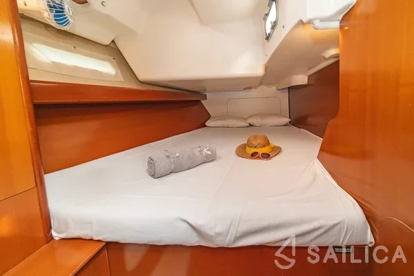 Oceanis 393 - Yacht Charter Sailica