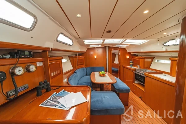 Oceanis 393 - Yacht Charter Sailica
