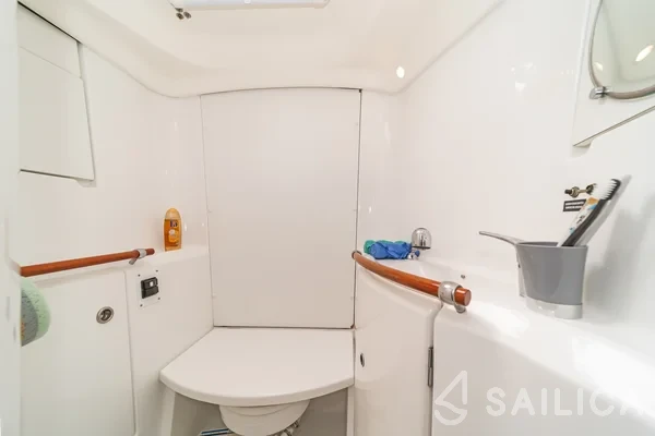 Oceanis 393 - Yacht Charter Sailica