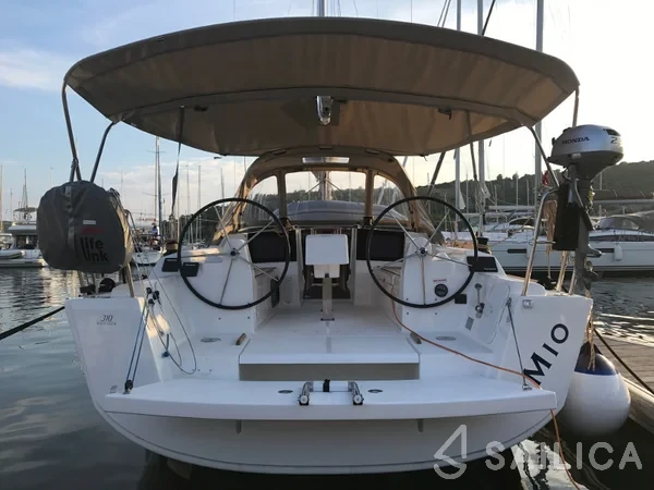 Dufour 310 GL - Yacht Charter Sailica