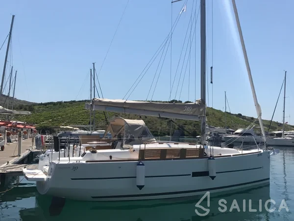 Dufour 310 GL - Yacht Charter Sailica