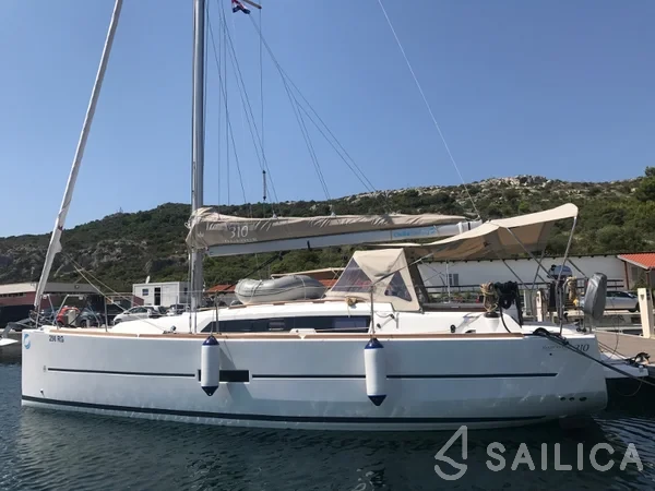 Dufour 310 GL - Yacht Charter Sailica