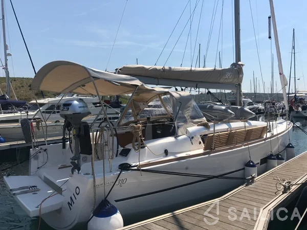 Dufour 310 GL - Yacht Charter Sailica