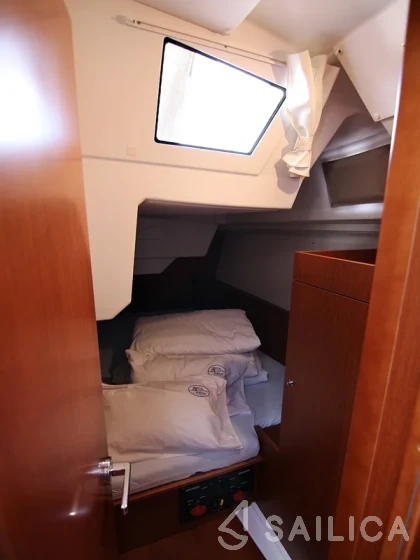 Oceanis 38.1 - Yacht Charter Sailica