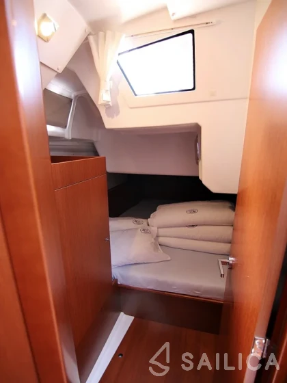 Oceanis 38.1 - Yacht Charter Sailica