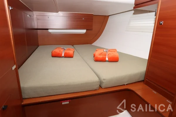 Dufour 520 GL - Yacht Charter Sailica
