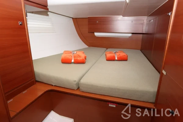 Dufour 520 GL - Yacht Charter Sailica