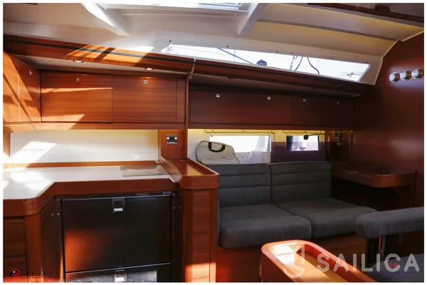 Dufour 520 GL - Yacht Charter Sailica