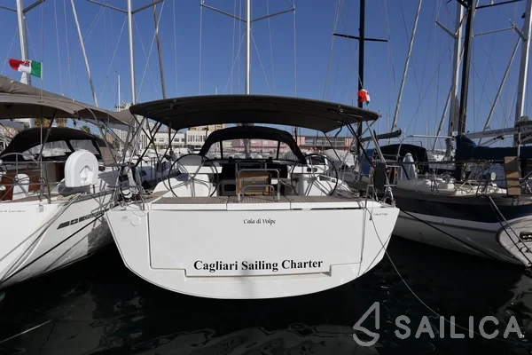 Dufour 520 GL - Yacht Charter Sailica