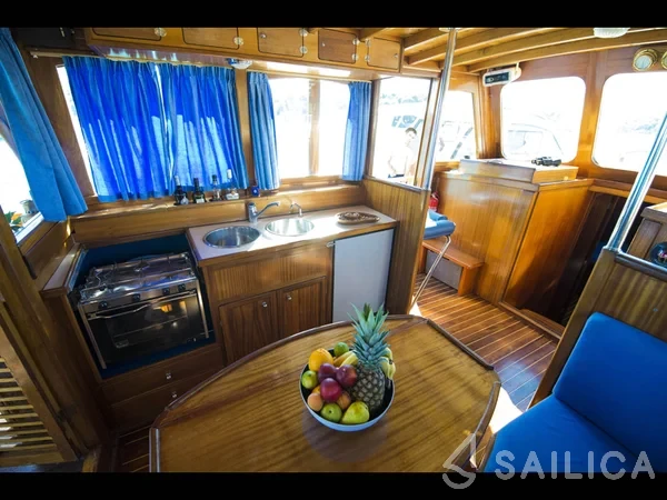 Classic Adria Yacht Luka - Yacht Charter Sailica