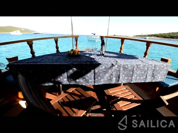 Classic Adria Yacht Luka - Yacht Charter Sailica
