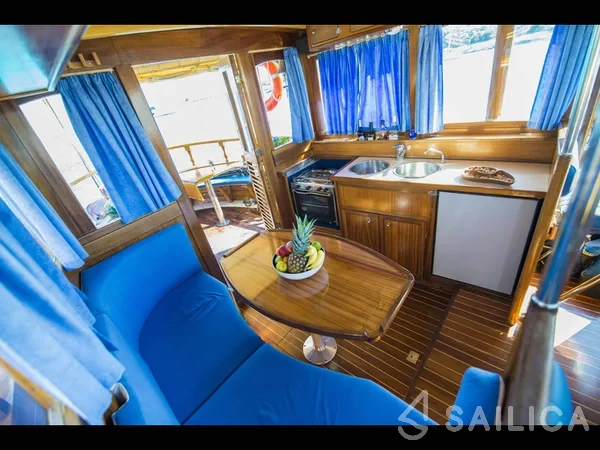 Classic Adria Yacht Luka - Yacht Charter Sailica