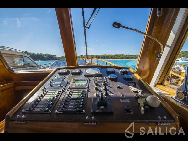 Classic Adria Yacht Luka - Yacht Charter Sailica