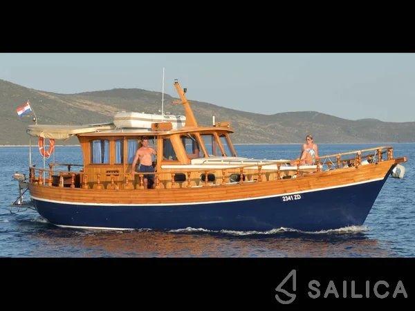 Classic Adria Yacht Luka - Yacht Charter Sailica