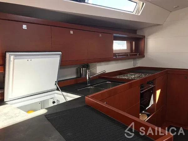 Oceanis 45 - Yacht Charter Sailica
