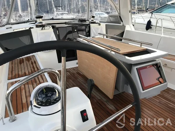 Oceanis 45 - Yacht Charter Sailica