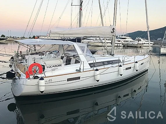 Oceanis 45 - Yacht Charter Sailica