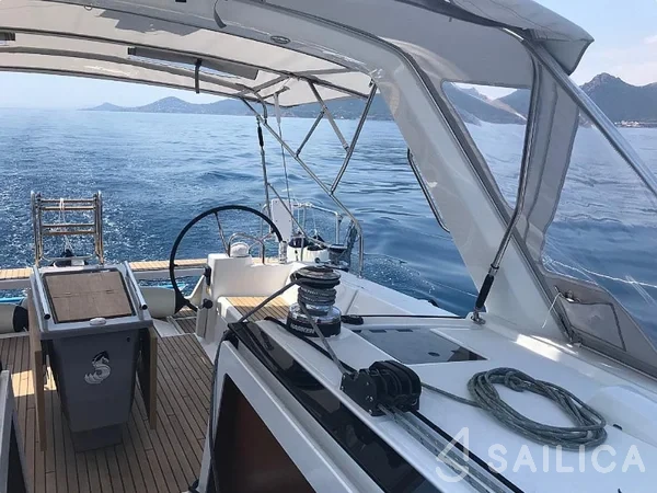 Oceanis 45 - Yacht Charter Sailica