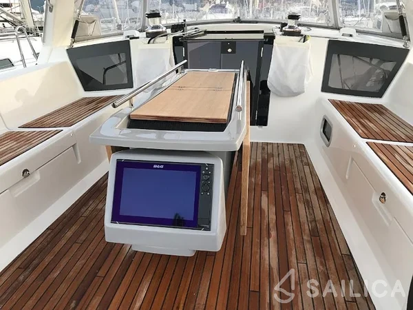 Oceanis 45 - Yacht Charter Sailica