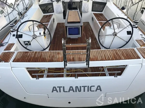 Oceanis 45 - Yacht Charter Sailica