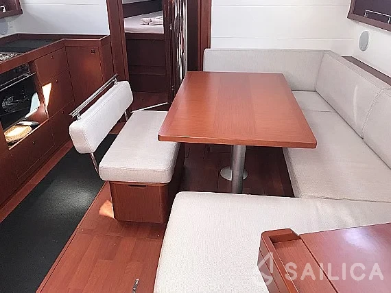 Oceanis 45 - Yacht Charter Sailica