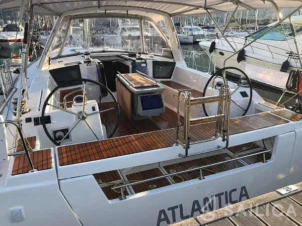 Oceanis 45 - Yacht Charter Sailica