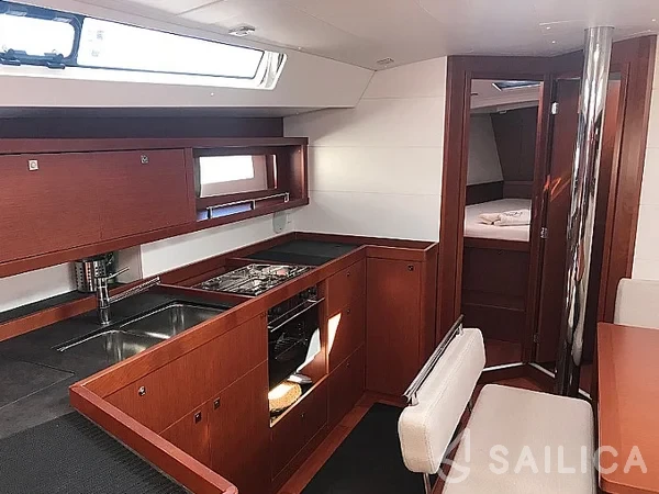 Oceanis 45 - Yacht Charter Sailica
