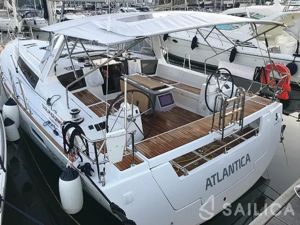 Oceanis 45 - Yacht Charter Sailica