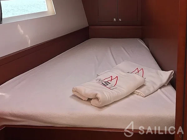 Oceanis 45 - Yacht Charter Sailica