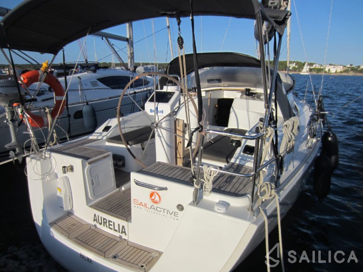 Hanse 325 - Yacht Charter Sailica