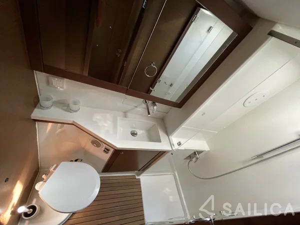 Lagoon 450  Flybridge - Yacht Charter Sailica