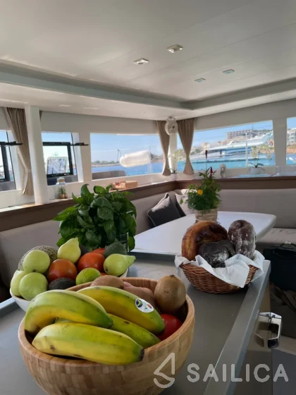 Lagoon 450  Flybridge - Yacht Charter Sailica