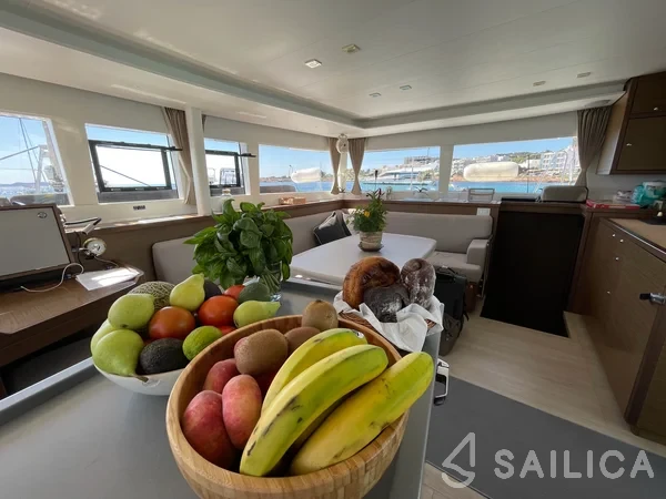 Lagoon 450  Flybridge - Yacht Charter Sailica