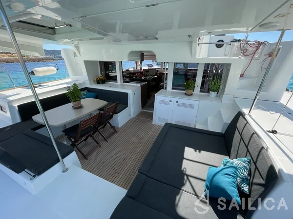 Lagoon 450  Flybridge - Yacht Charter Sailica