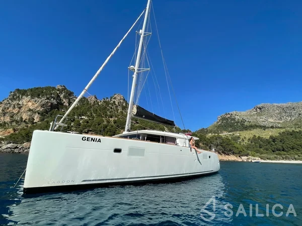 Lagoon 450  Flybridge - Yacht Charter Sailica