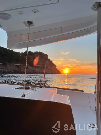 Lagoon 450  Flybridge - Yacht Charter Sailica
