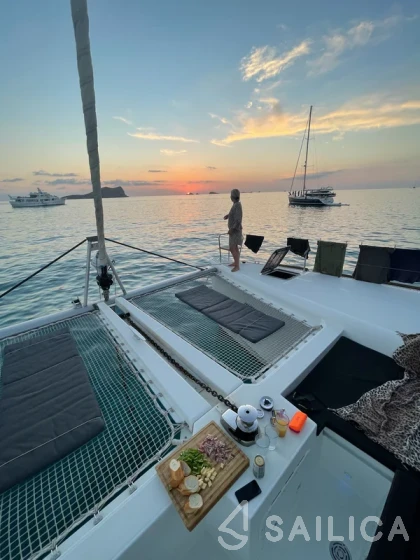 Lagoon 450  Flybridge - Yacht Charter Sailica