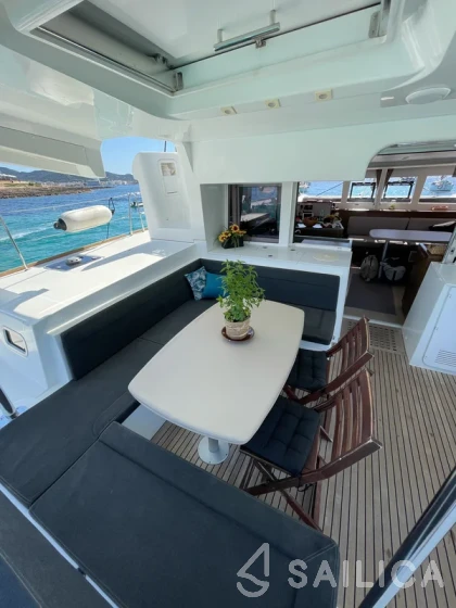 Lagoon 450  Flybridge - Yacht Charter Sailica
