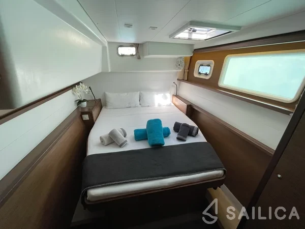 Lagoon 450  Flybridge - Yacht Charter Sailica