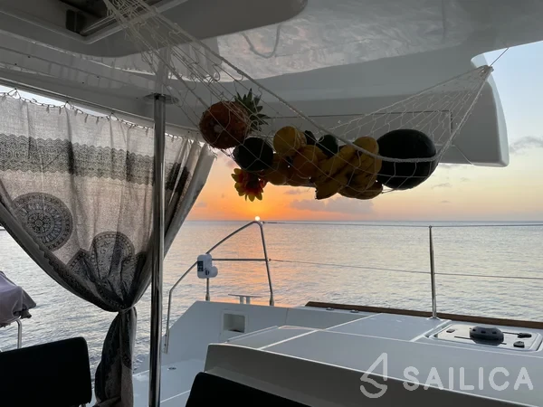 Lagoon 450  Flybridge - Yacht Charter Sailica
