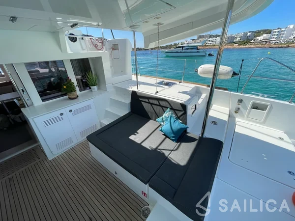Lagoon 450  Flybridge - Yacht Charter Sailica