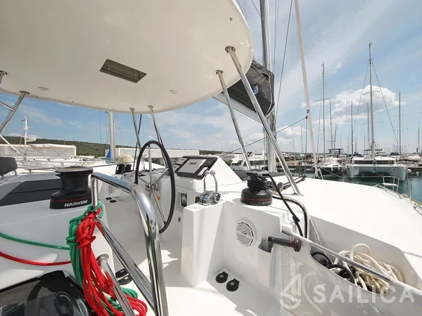 Lagoon 450  Flybridge - Yacht Charter Sailica