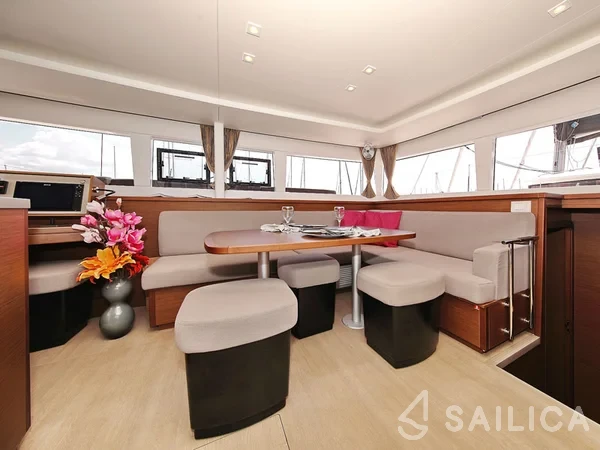 Lagoon 450  Flybridge - Yacht Charter Sailica