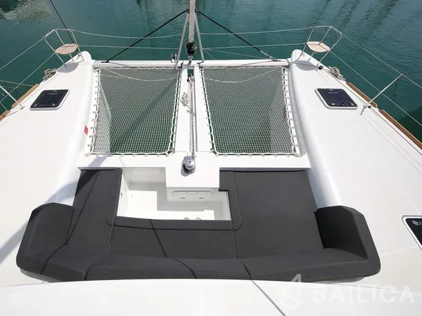 Lagoon 450  Flybridge - Yacht Charter Sailica